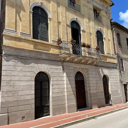 Super Attico Della Brigata Spendereccia! דירה מונטרוני ד'ארביה